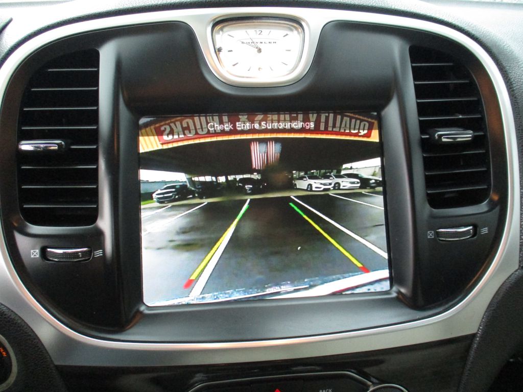 Photo 13 of this CHRYSLER 300