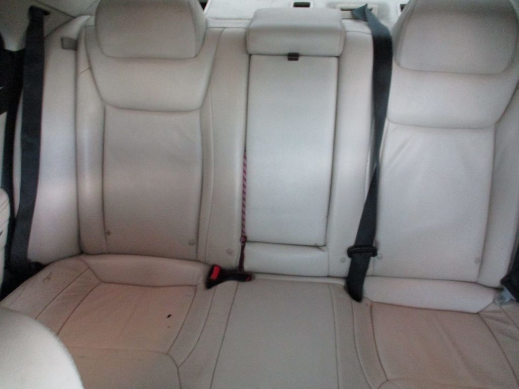 Photo 14 of this CHRYSLER 300
