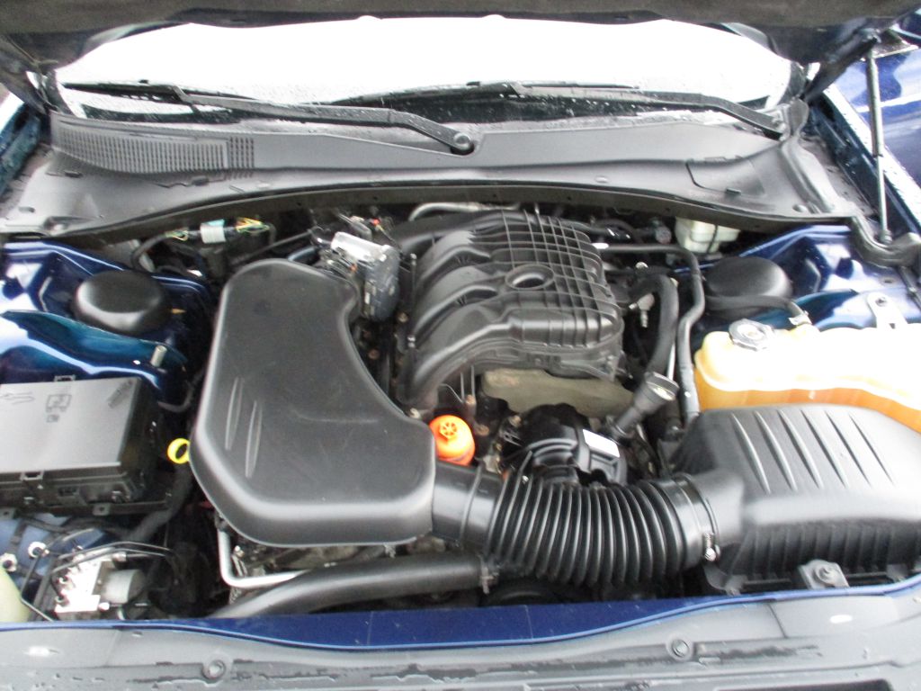 Photo 28 of this CHRYSLER 300