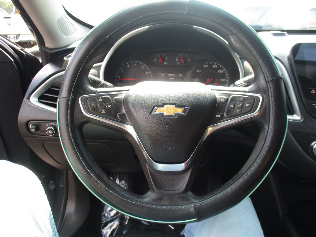 Photo 9 of this CHEVROLET MALIBU