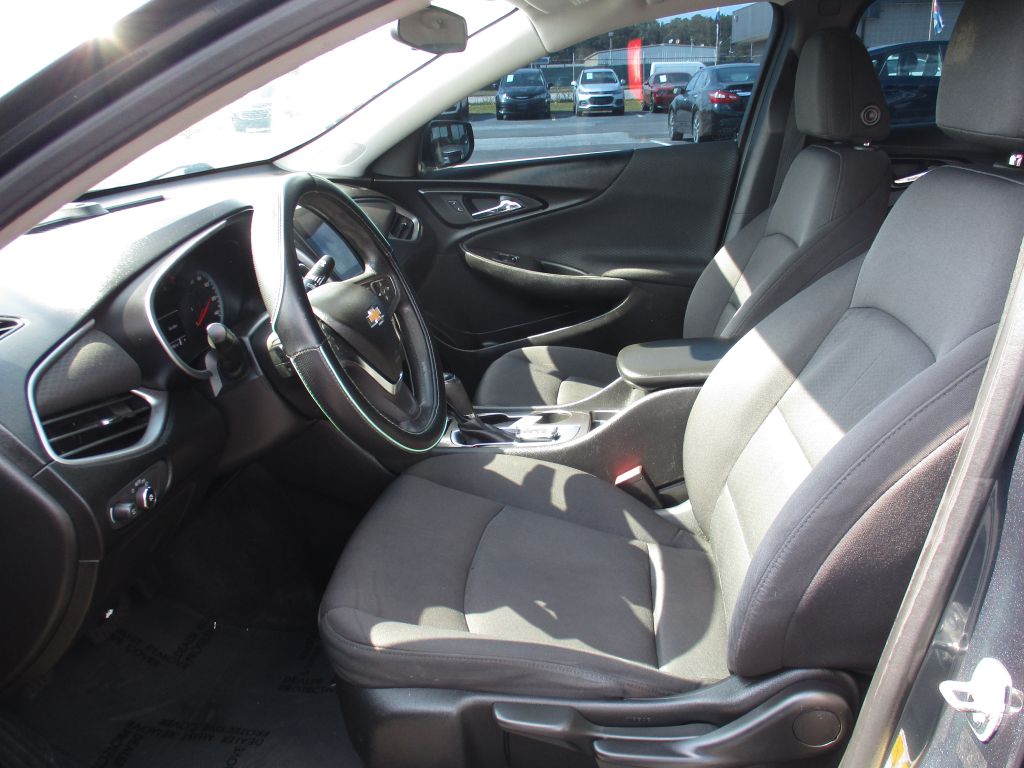 Photo 14 of this CHEVROLET MALIBU