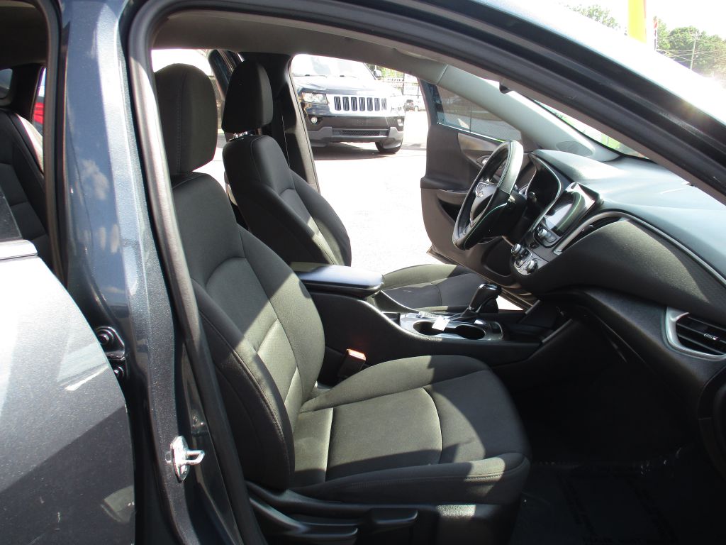 Photo 17 of this CHEVROLET MALIBU