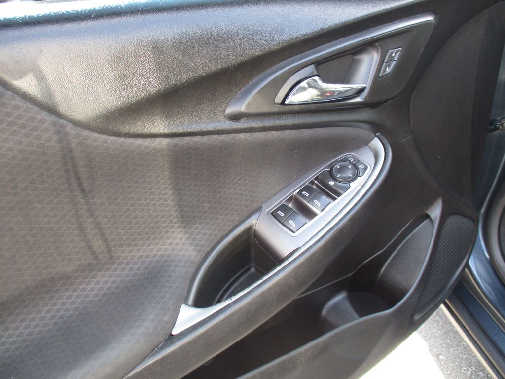 Photo 18 of this CHEVROLET MALIBU