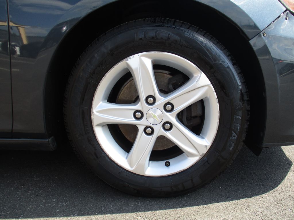 Photo 22 of this CHEVROLET MALIBU