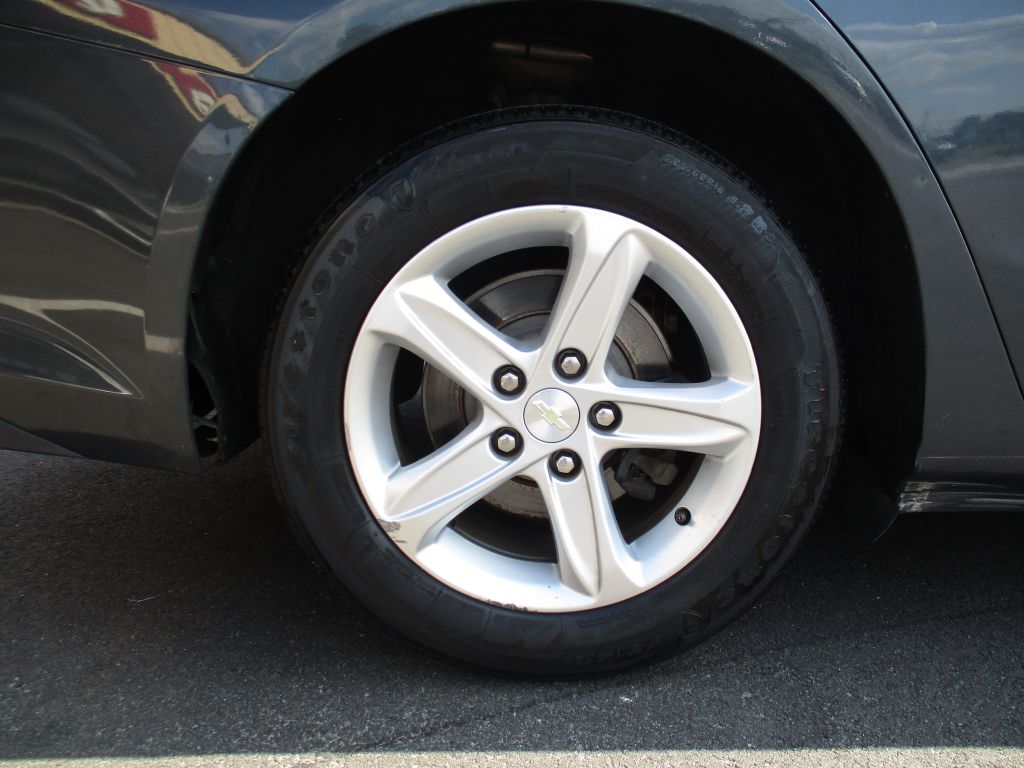 Photo 23 of this CHEVROLET MALIBU