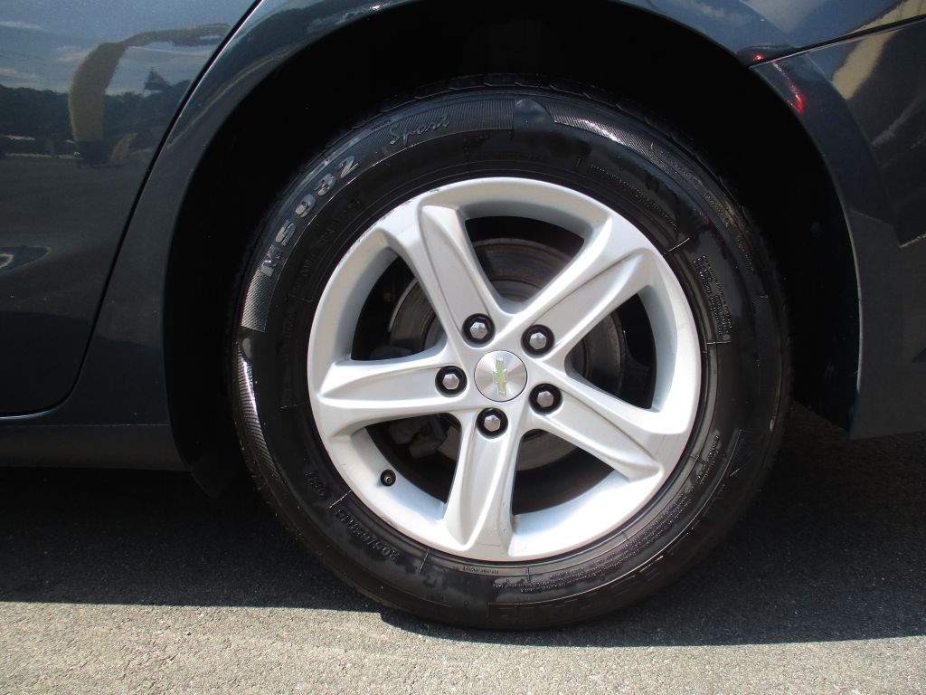 Photo 24 of this CHEVROLET MALIBU