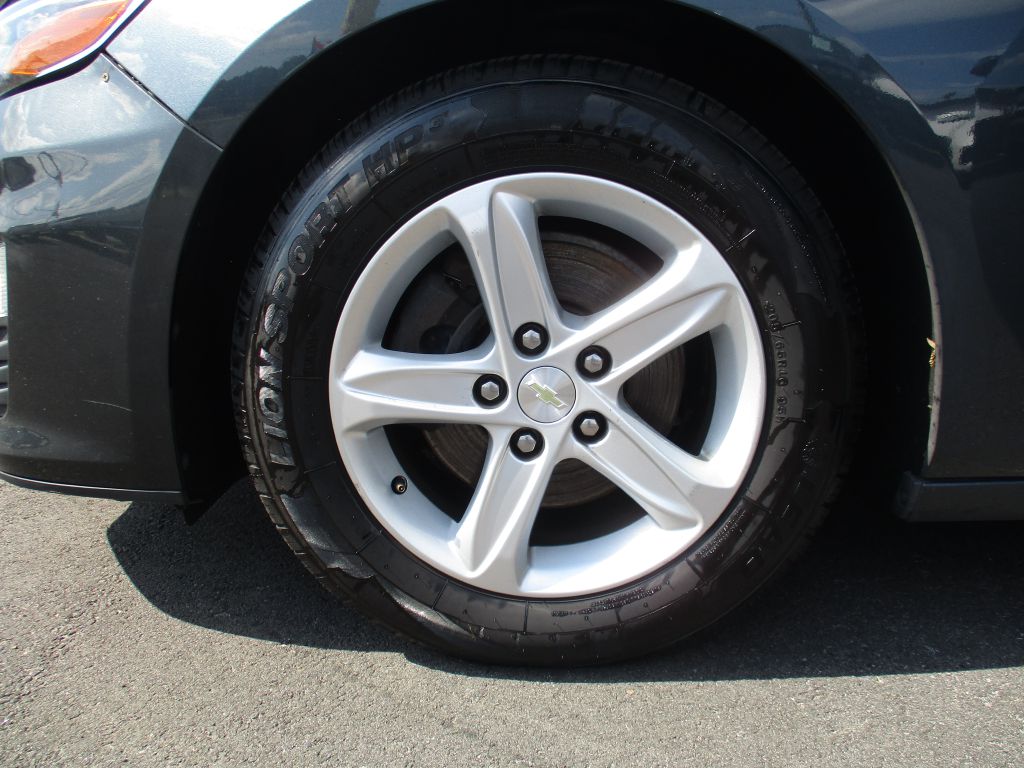 Photo 25 of this CHEVROLET MALIBU