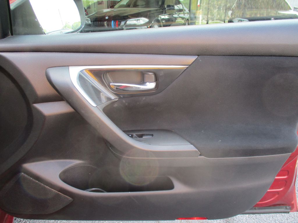 Photo 16 of this NISSAN ALTIMA