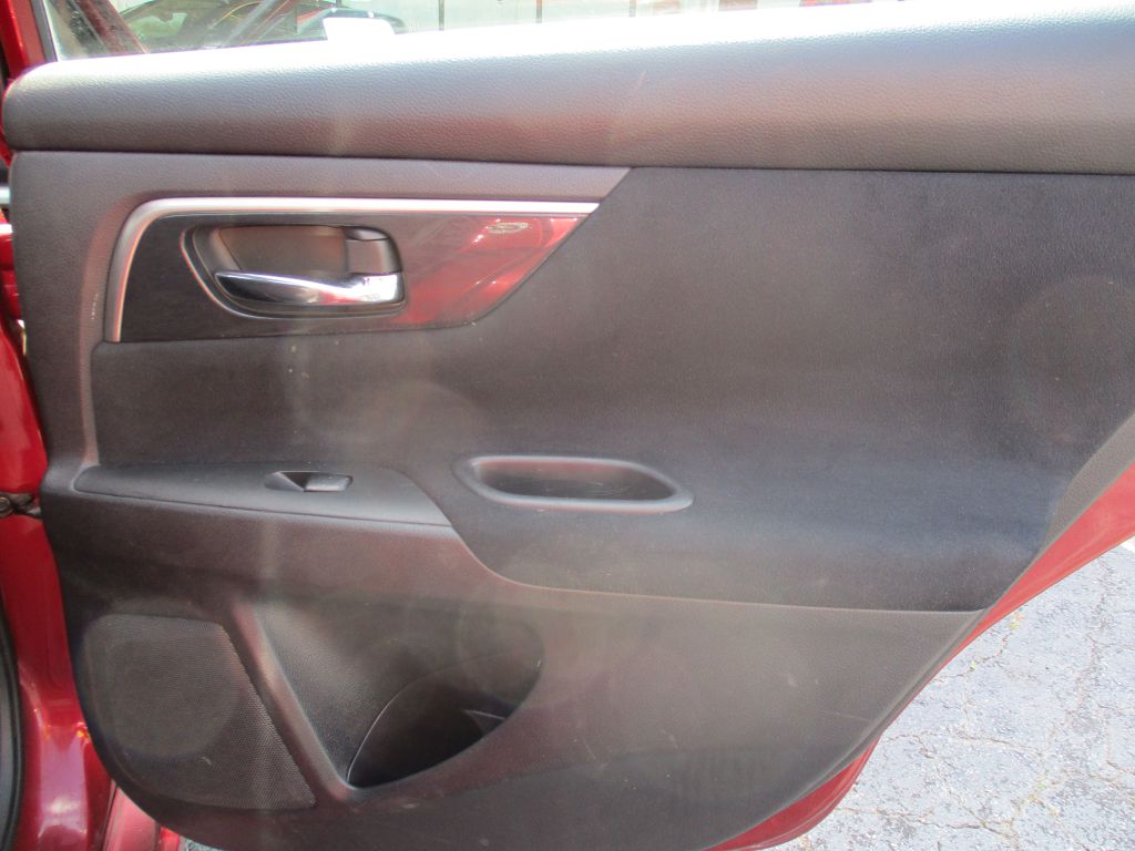 Photo 17 of this NISSAN ALTIMA