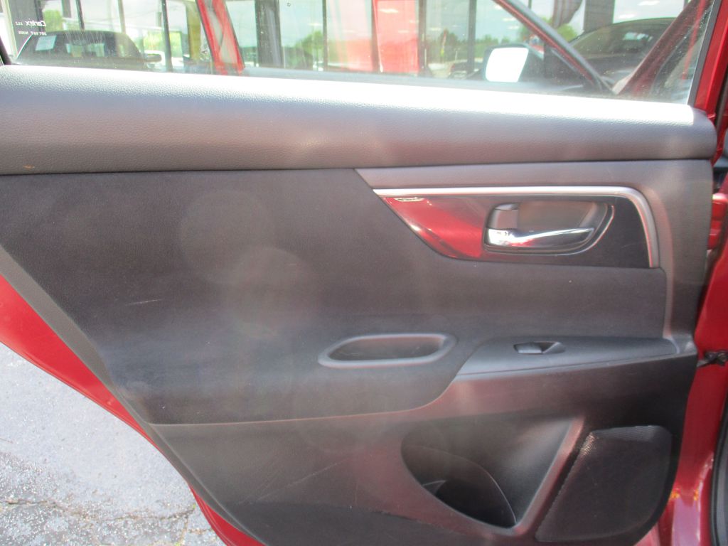 Photo 18 of this NISSAN ALTIMA