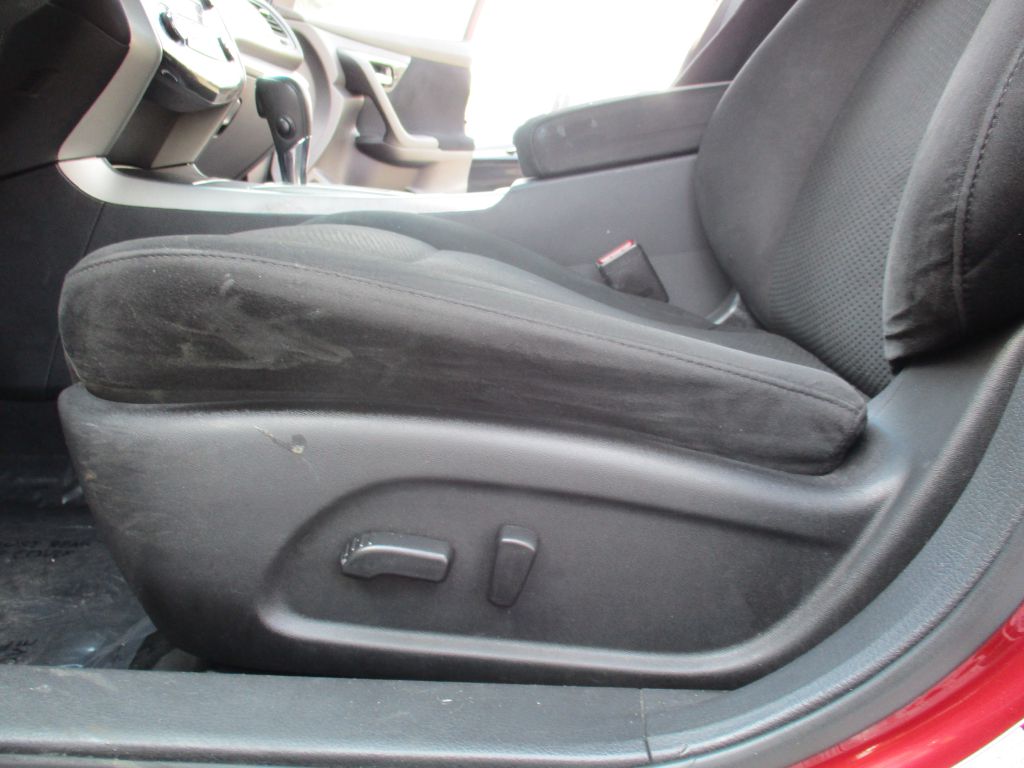 Photo 23 of this NISSAN ALTIMA