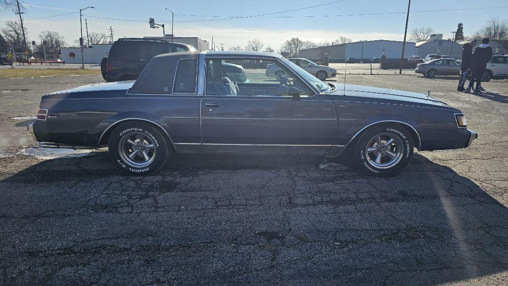 Photo 4 of this BUICK REGAL