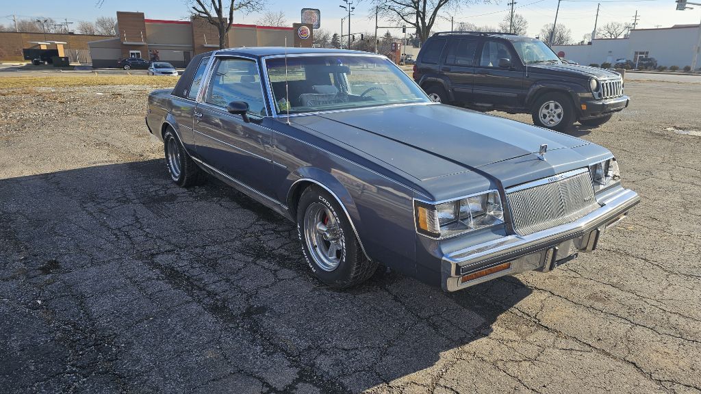 Photo 3 of this BUICK REGAL
