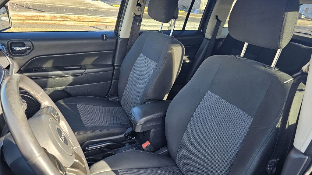 Photo 10 of this JEEP PATRIOT