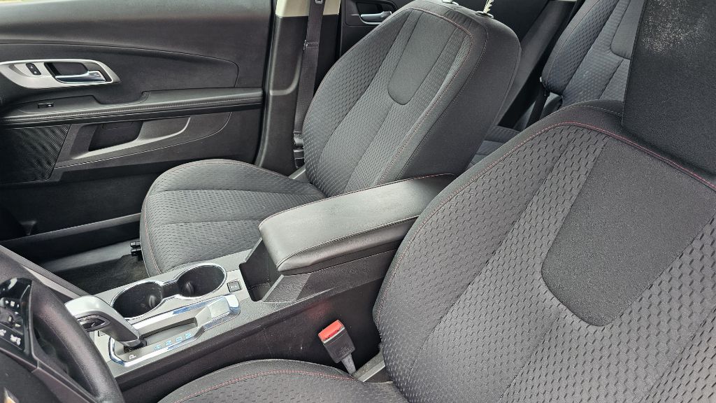 Photo 10 of this CHEVROLET EQUINOX