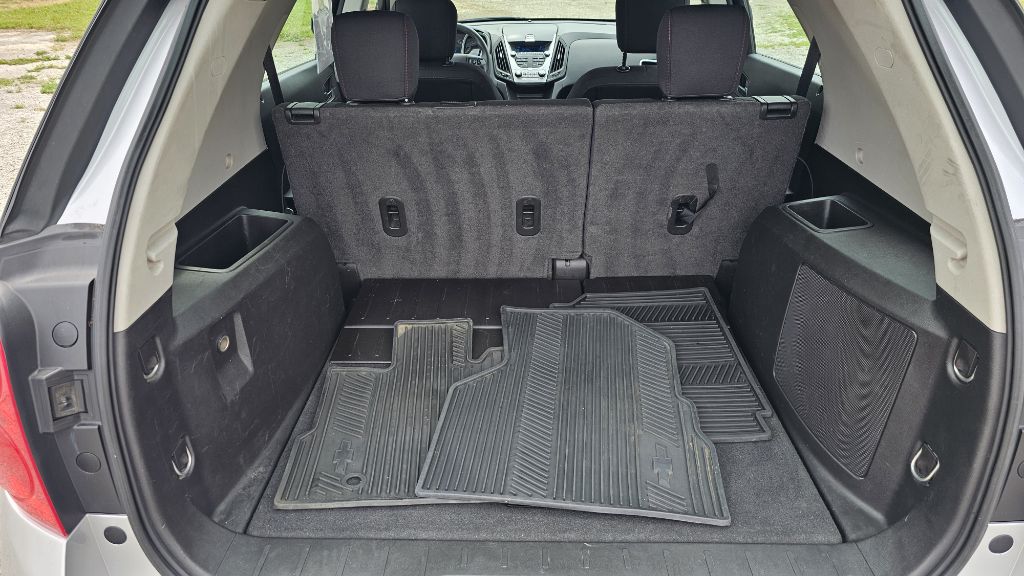 Photo 14 of this CHEVROLET EQUINOX
