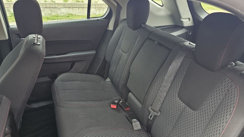 Photo 13 of this CHEVROLET EQUINOX