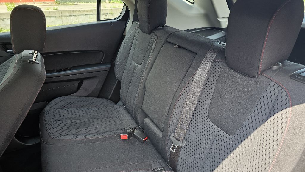 Photo 13 of this CHEVROLET EQUINOX