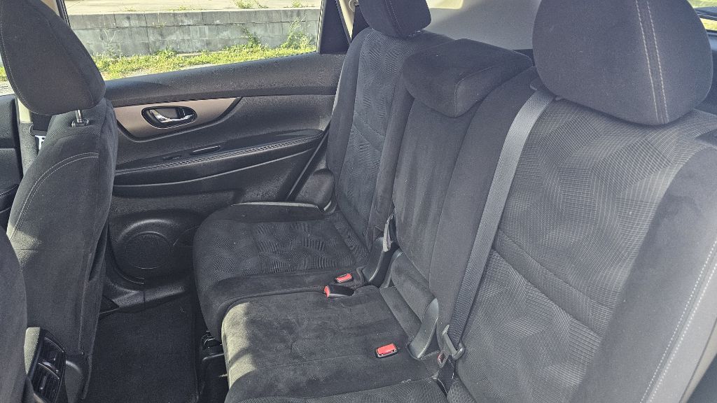 Photo 13 of this NISSAN ROGUE