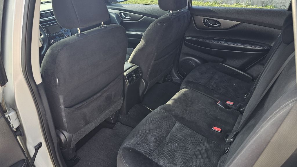 Photo 12 of this NISSAN ROGUE
