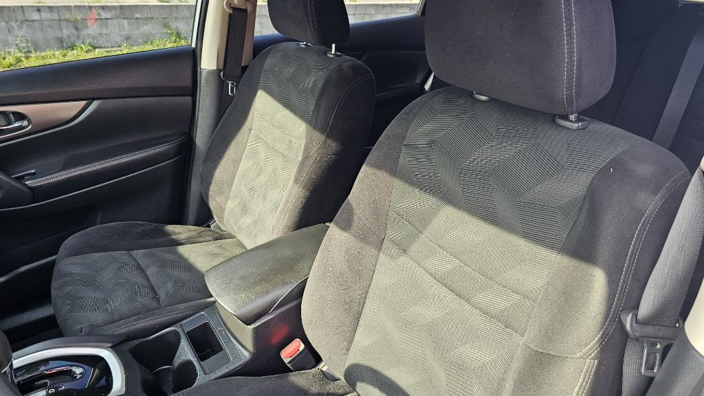 Photo 10 of this NISSAN ROGUE