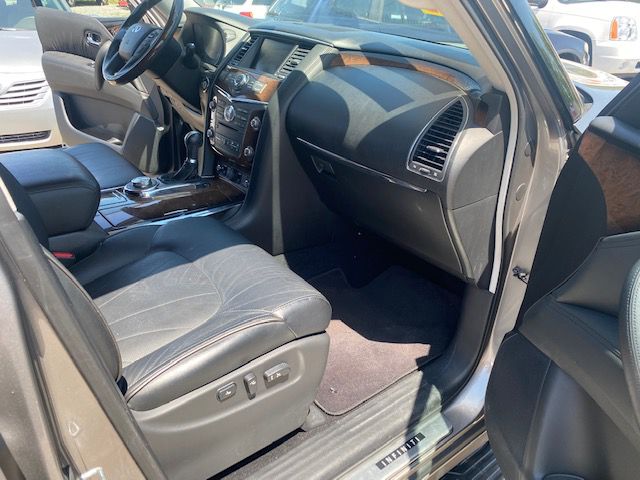Photo 13 of this INFINITI QX56