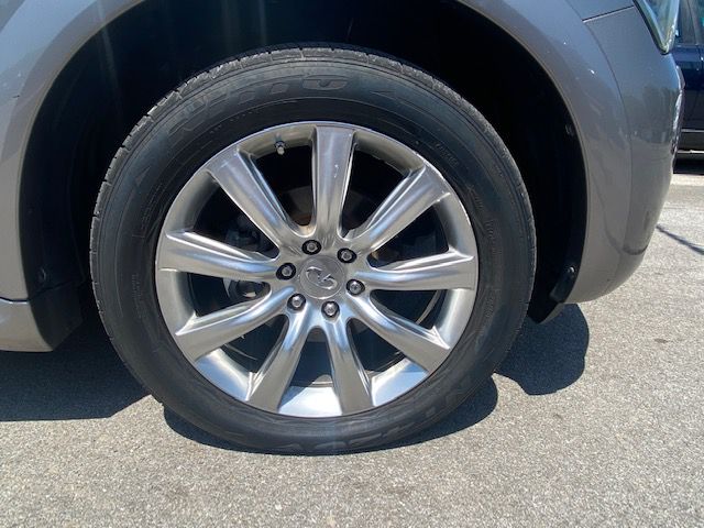 Photo 15 of this INFINITI QX56
