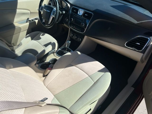 Photo 11 of this CHRYSLER 200 CONVERTIBLE