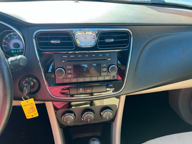 Photo 13 of this CHRYSLER 200 CONVERTIBLE