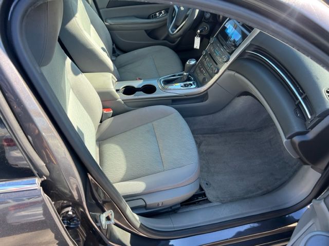 Photo 13 of this CHEVROLET MALIBU