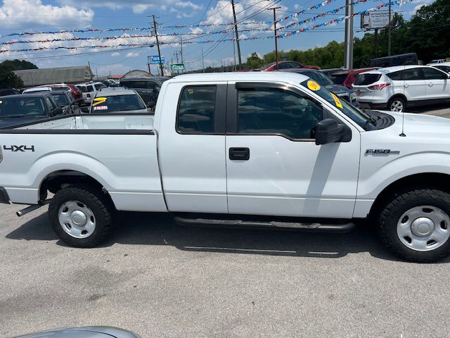 Photo 4 of this FORD F150
