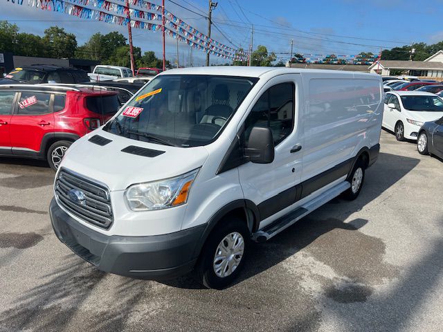 Photo 2 of this FORD TRANSIT