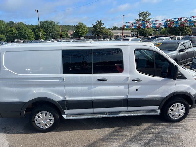 Photo 4 of this FORD TRANSIT