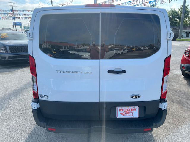 Photo 6 of this FORD TRANSIT