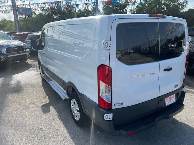 Photo 7 of this FORD TRANSIT