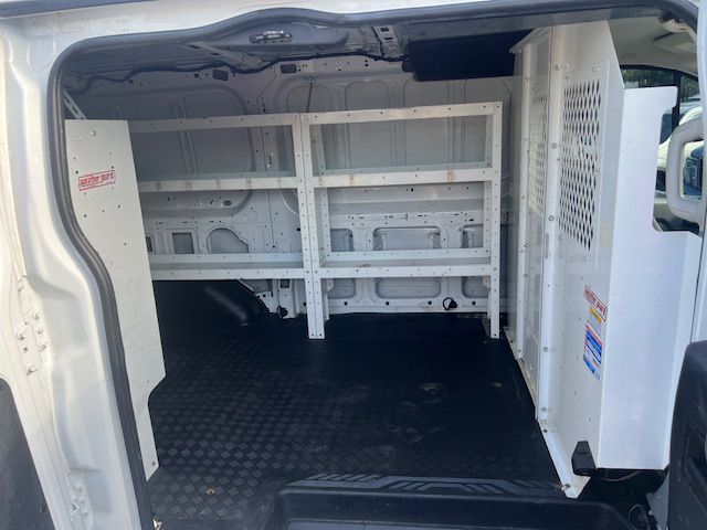 Photo 12 of this FORD TRANSIT