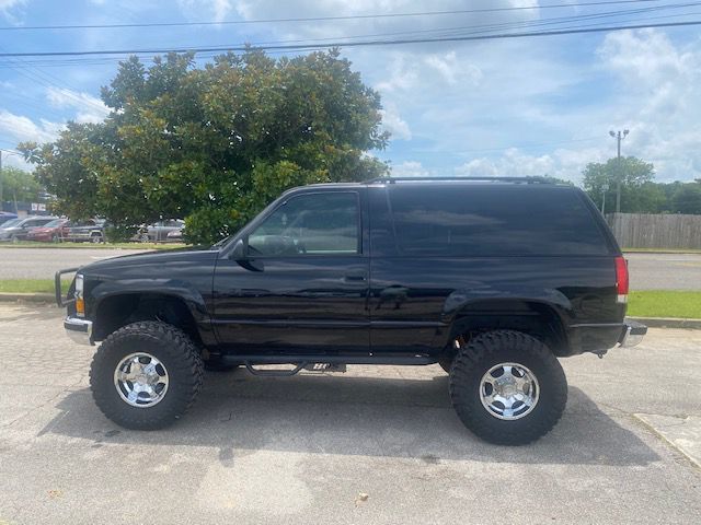 Photo 2 of this CHEVROLET TAHOE