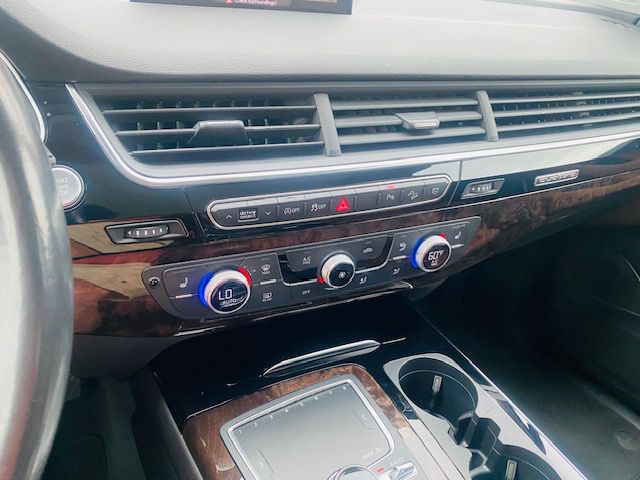 Photo 12 of this AUDI Q7