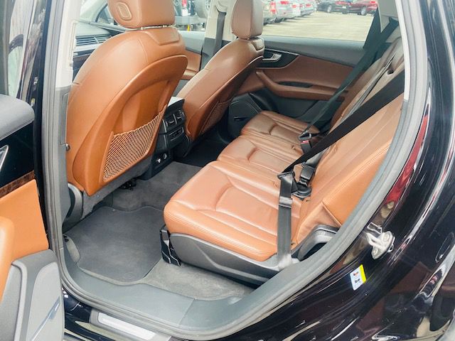 Photo 17 of this AUDI Q7