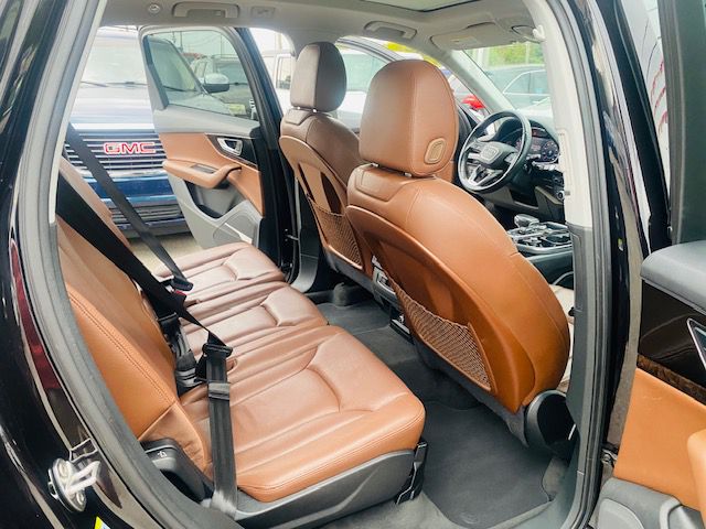 Photo 20 of this AUDI Q7