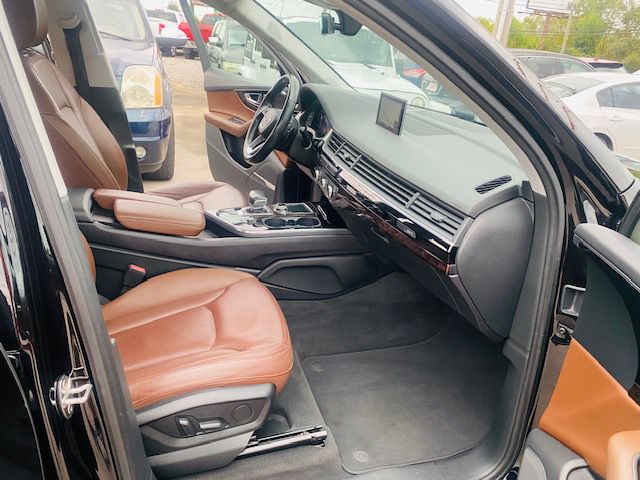 Photo 21 of this AUDI Q7