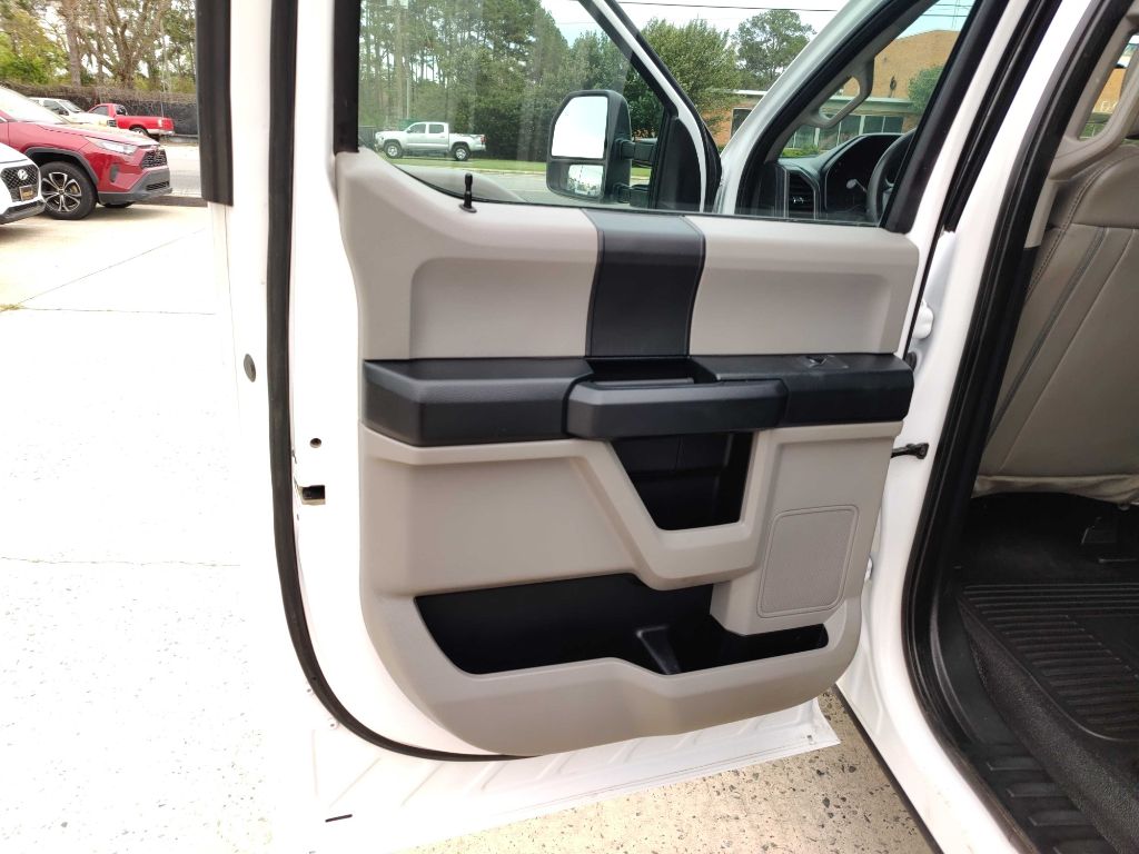 Photo 22 of this FORD F350 UTILITY