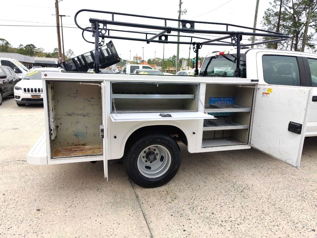 Photo 32 of this FORD F350 UTILITY
