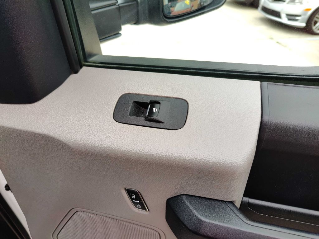 Photo 25 of this FORD F350 UTILITY