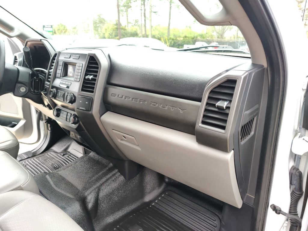 Photo 26 of this FORD F350 UTILITY