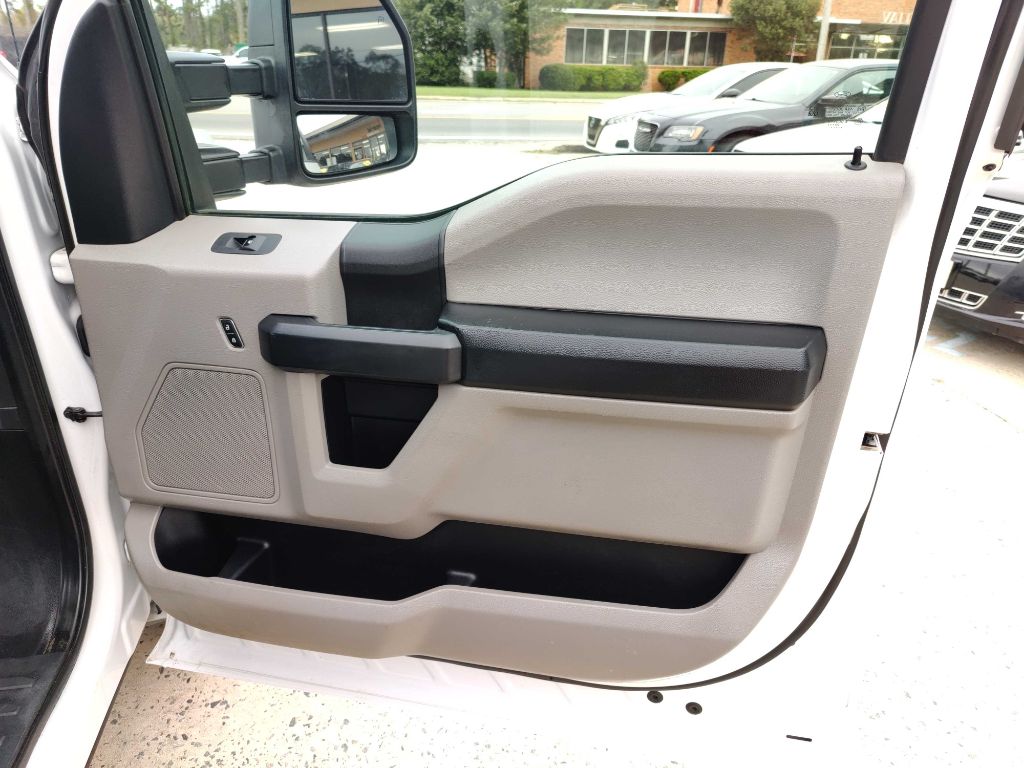 Photo 24 of this FORD F350 UTILITY