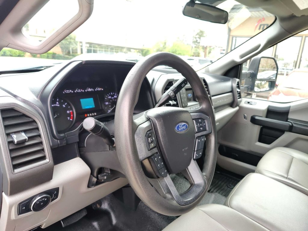 Photo 13 of this FORD F350 UTILITY