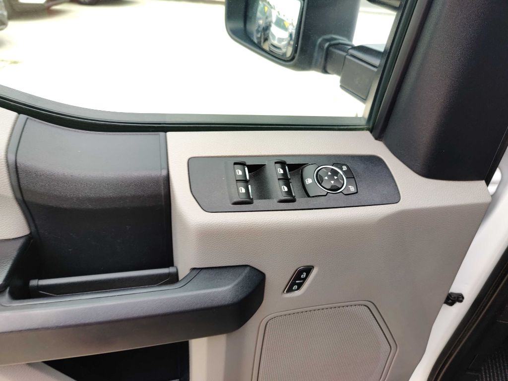 Photo 17 of this FORD F350 UTILITY
