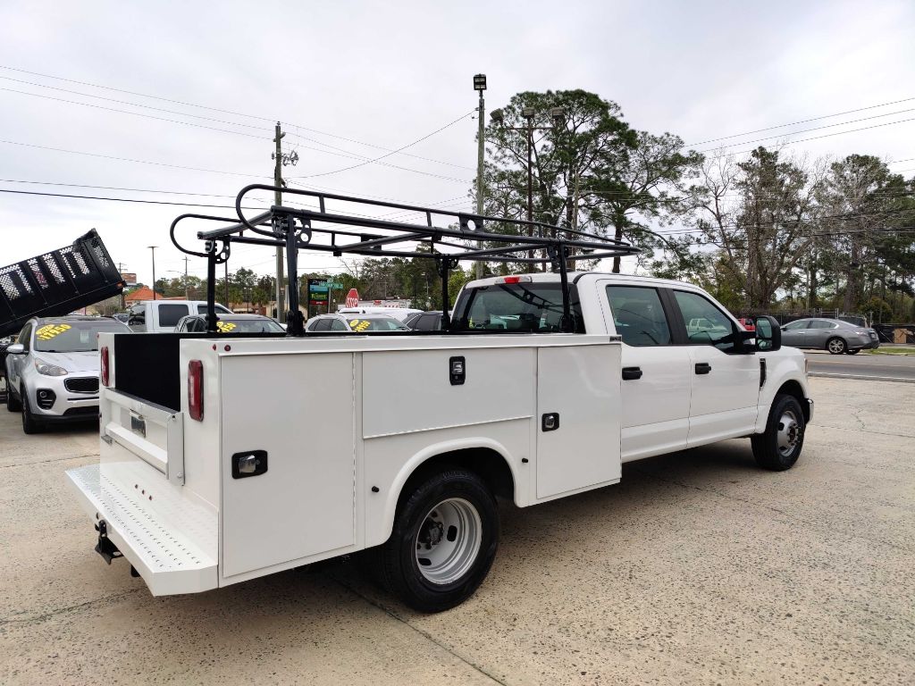 Photo 5 of this FORD F350 UTILITY