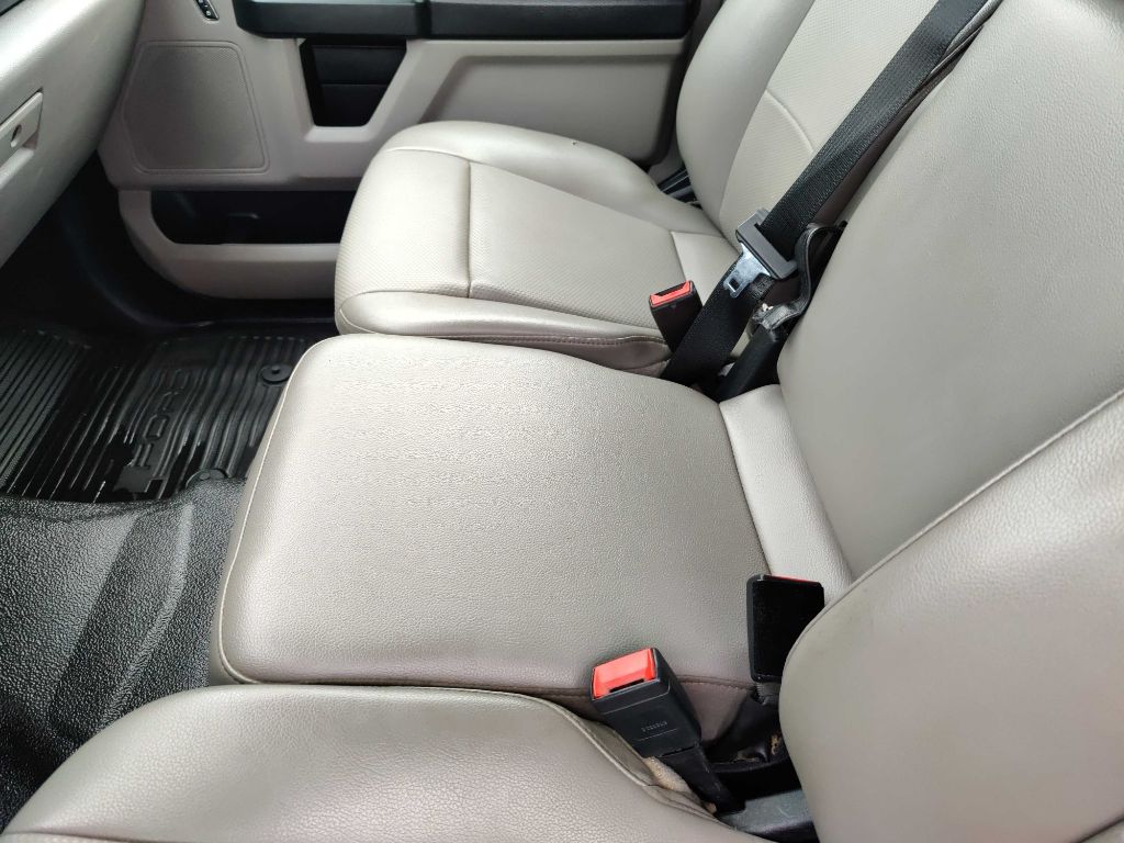 Photo 16 of this FORD F350 UTILITY